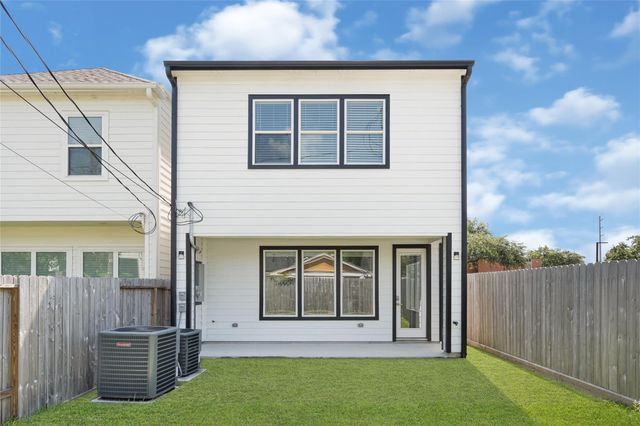 1119 Lawrence Street, Houston, TX 77008