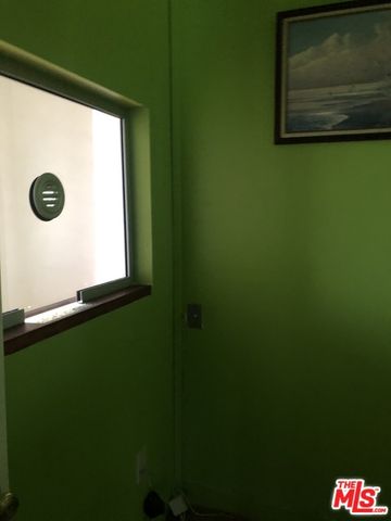 1702 S Hoover Street, Los Angeles, CA 90006