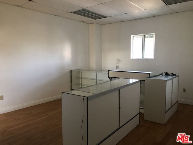 1702 S Hoover Street, Los Angeles, CA 90006