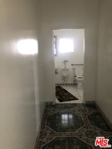 1702 S Hoover Street, Los Angeles, CA 90006