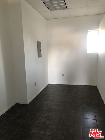 1702 S Hoover Street, Los Angeles, CA 90006