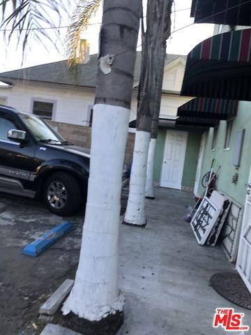 1702 S Hoover Street, Los Angeles, CA 90006