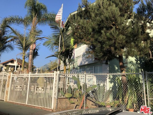 1702 S Hoover Street, Los Angeles, CA 90006