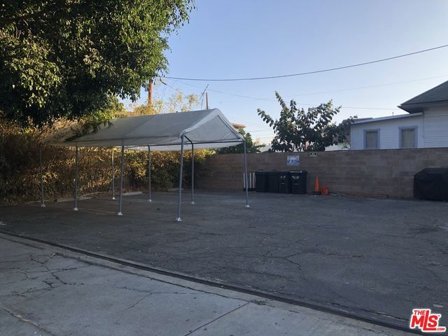 1702 S Hoover Street, Los Angeles, CA 90006