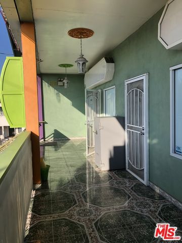 1702 S Hoover Street, Los Angeles, CA 90006