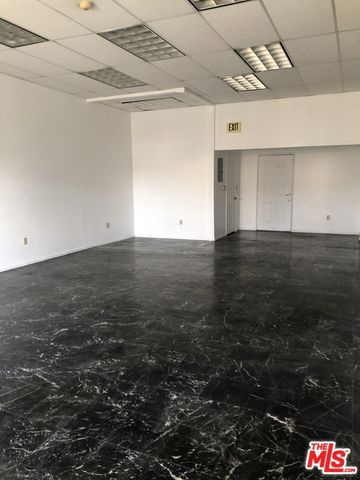 1702 S Hoover Street, Los Angeles, CA 90006