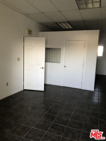 1702 S Hoover Street, Los Angeles, CA 90006