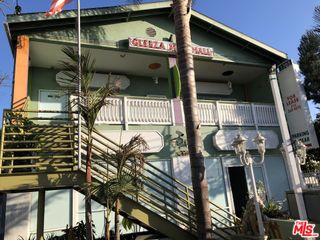 1702 S Hoover Street, Los Angeles, CA 90006