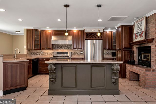 7913 S Barkers Bend Drive, Murrayville, GA 30564