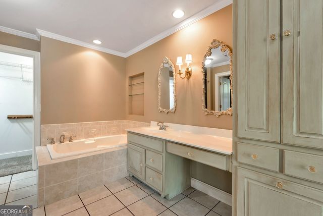 7913 S Barkers Bend Drive, Murrayville, GA 30564
