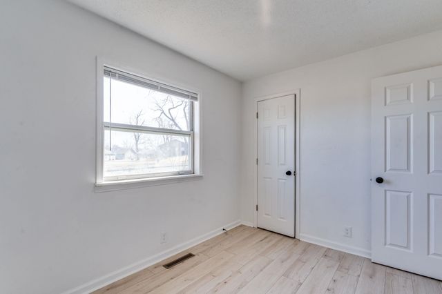 7001 W Newell St, Wichita, KS 67212