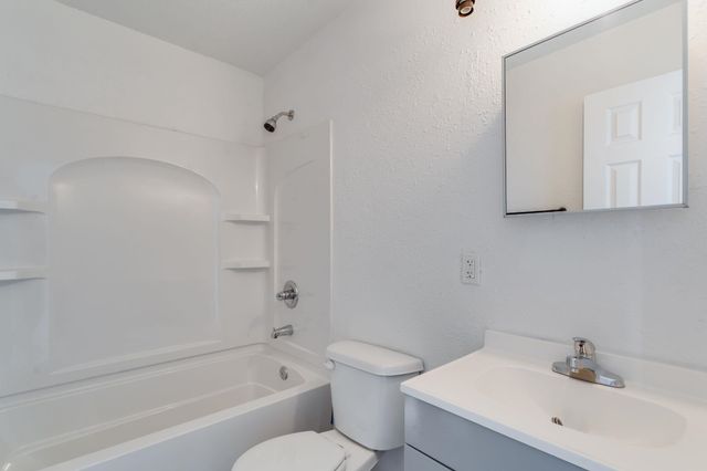 7001 W Newell St, Wichita, KS 67212