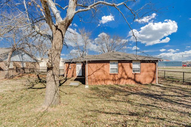 7001 W Newell St, Wichita, KS 67212