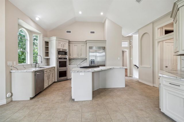 11 Twin Greens Court, Houston, TX 77339