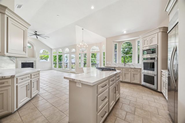 11 Twin Greens Court, Houston, TX 77339