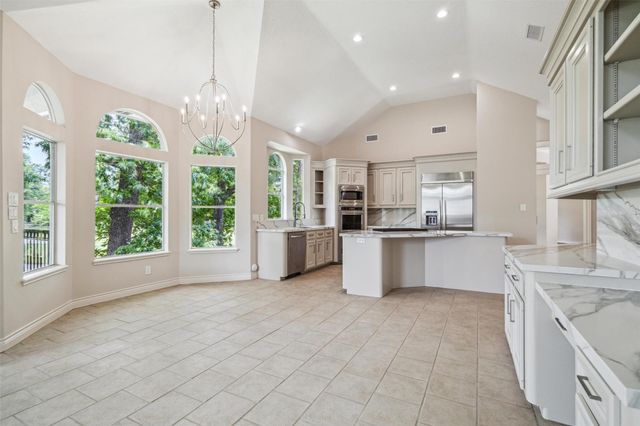 11 Twin Greens Court, Houston, TX 77339