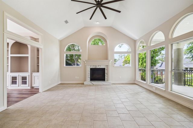 11 Twin Greens Court, Houston, TX 77339