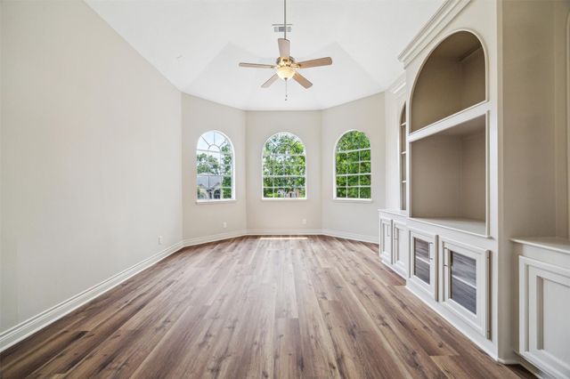 11 Twin Greens Court, Houston, TX 77339