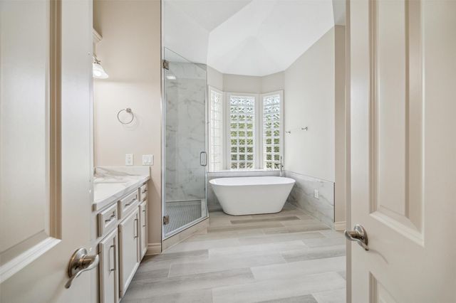 11 Twin Greens Court, Houston, TX 77339