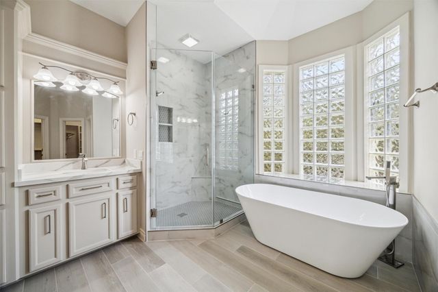 11 Twin Greens Court, Houston, TX 77339