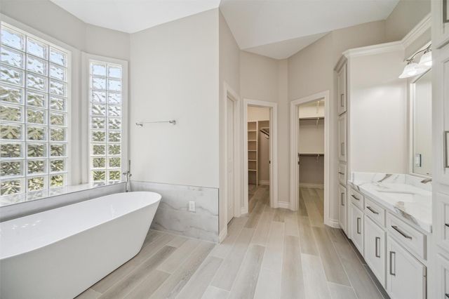 11 Twin Greens Court, Houston, TX 77339