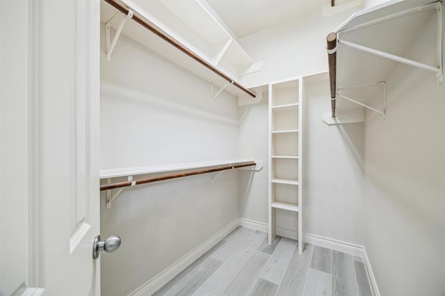 11 Twin Greens Court, Houston, TX 77339