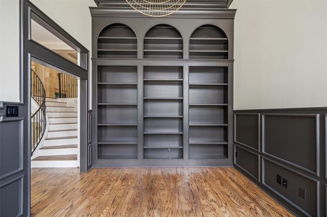 11 Twin Greens Court, Houston, TX 77339