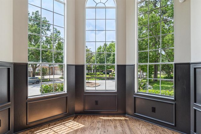 11 Twin Greens Court, Houston, TX 77339