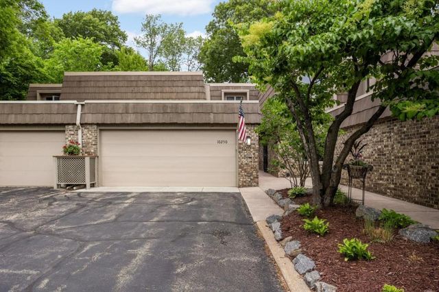 10250 Berkshire Road, Bloomington, MN 55437