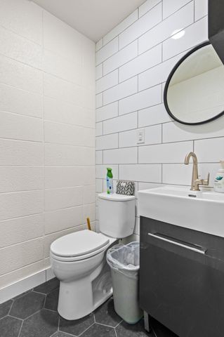 711 Smith Avenue S, Saint Paul, MN 55107