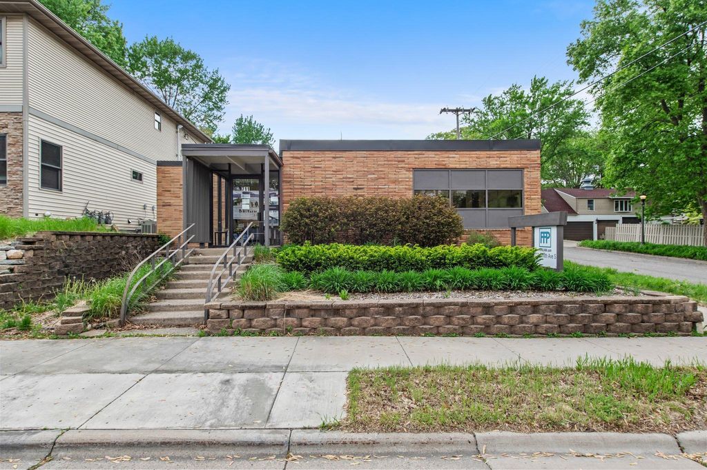711 Smith Avenue S, Saint Paul, MN 55107