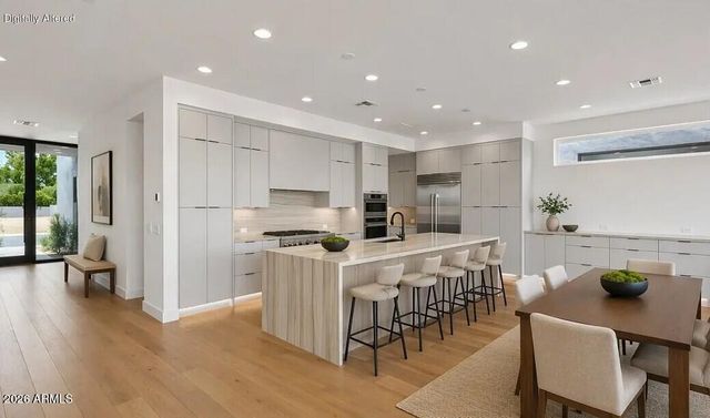 2371 E AQUARIUS Place, Chandler, AZ 85249