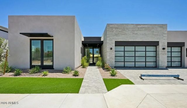 2371 E AQUARIUS Place, Chandler, AZ 85249