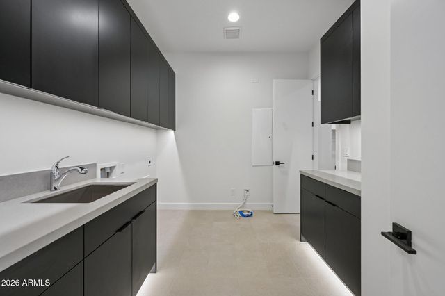 2371 E AQUARIUS Place, Chandler, AZ 85249