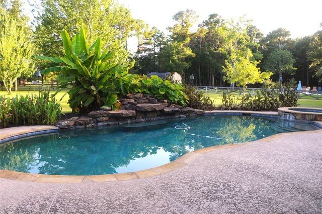 15211 Mccall Park, Magnolia, TX 77355