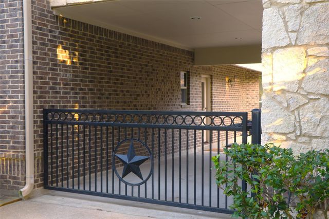 15211 Mccall Park, Magnolia, TX 77355