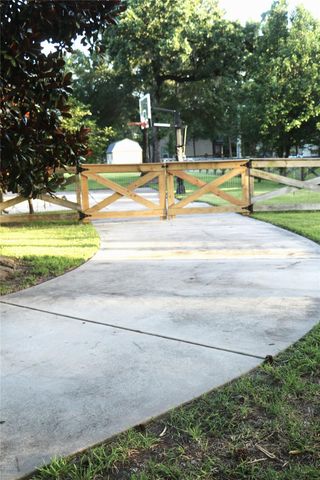 15211 Mccall Park, Magnolia, TX 77355