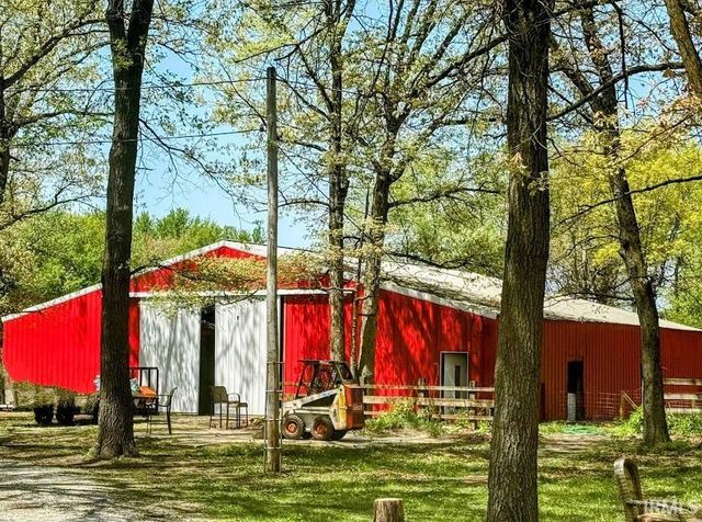 15752 W 400 N Road, Medaryville, IN 47957