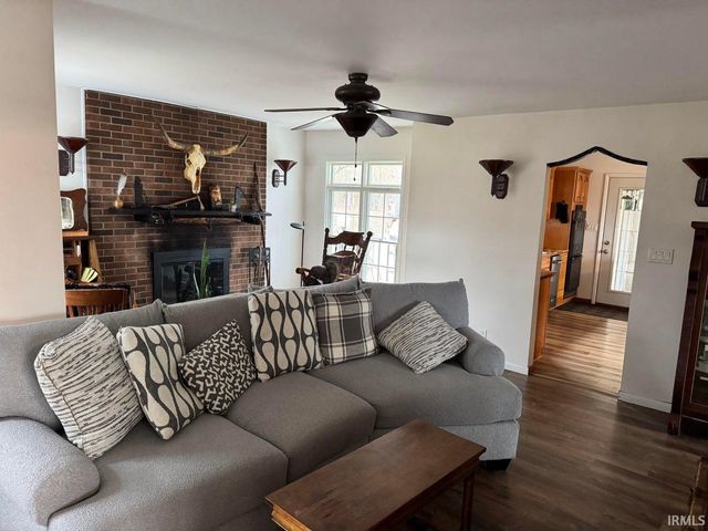 15752 W 400 N Road, Medaryville, IN 47957