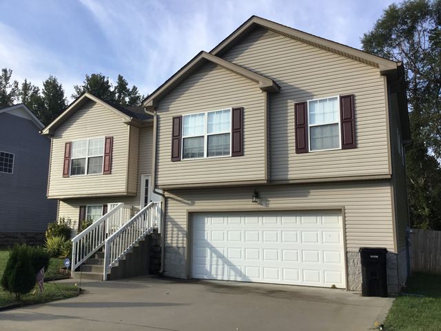 1696 Parkside Dr, Clarksville, TN 37042