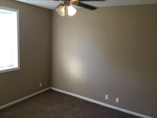 1696 Parkside Dr, Clarksville, TN 37042