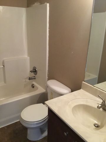 1696 Parkside Dr, Clarksville, TN 37042