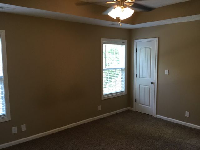 1696 Parkside Dr, Clarksville, TN 37042