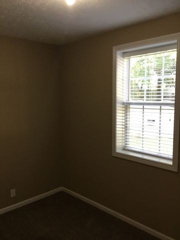 1696 Parkside Dr, Clarksville, TN 37042