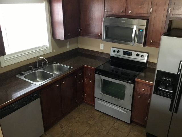 1696 Parkside Dr, Clarksville, TN 37042