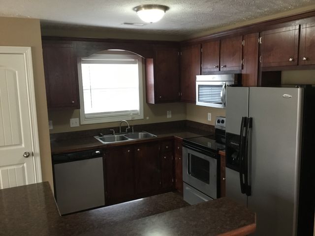 1696 Parkside Dr, Clarksville, TN 37042