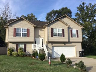 1696 Parkside Dr, Clarksville, TN 37042