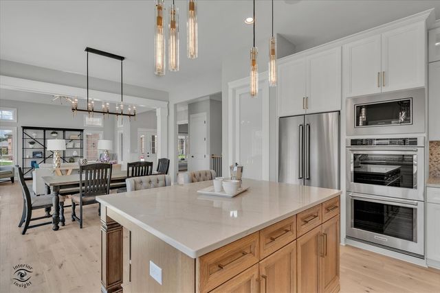 8855 Milwaukee Breakwater Drive, Frankfort, IL 60423