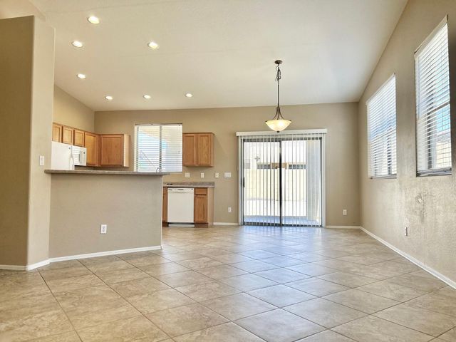 6660 E Roland Street, Mesa, AZ 85215