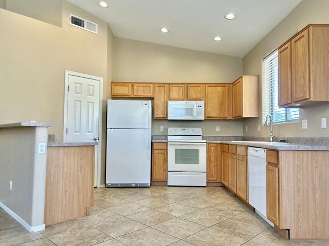 6660 E Roland Street, Mesa, AZ 85215